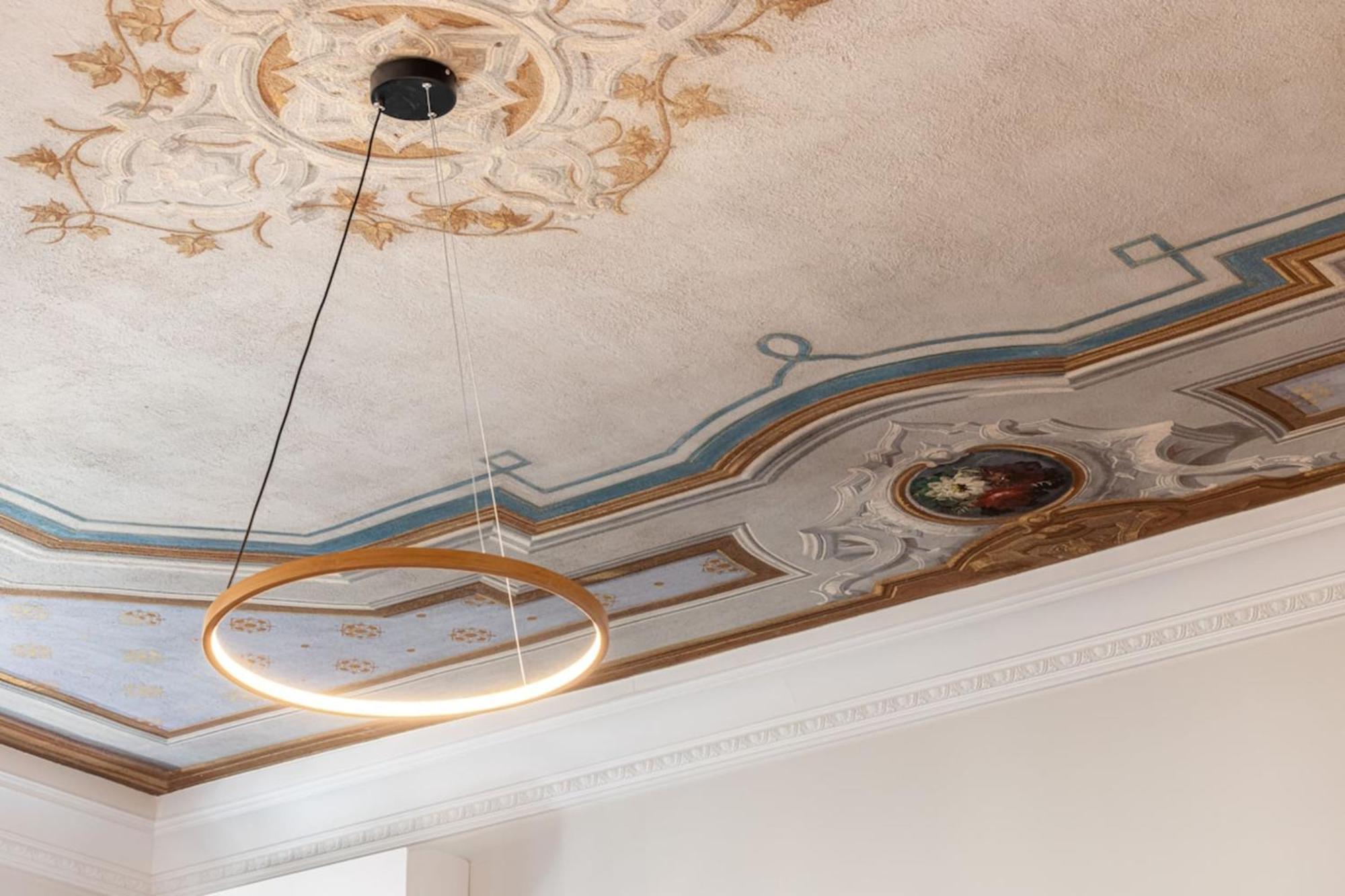 Philibert - Traditional With Historical Fresco Appartement Nice