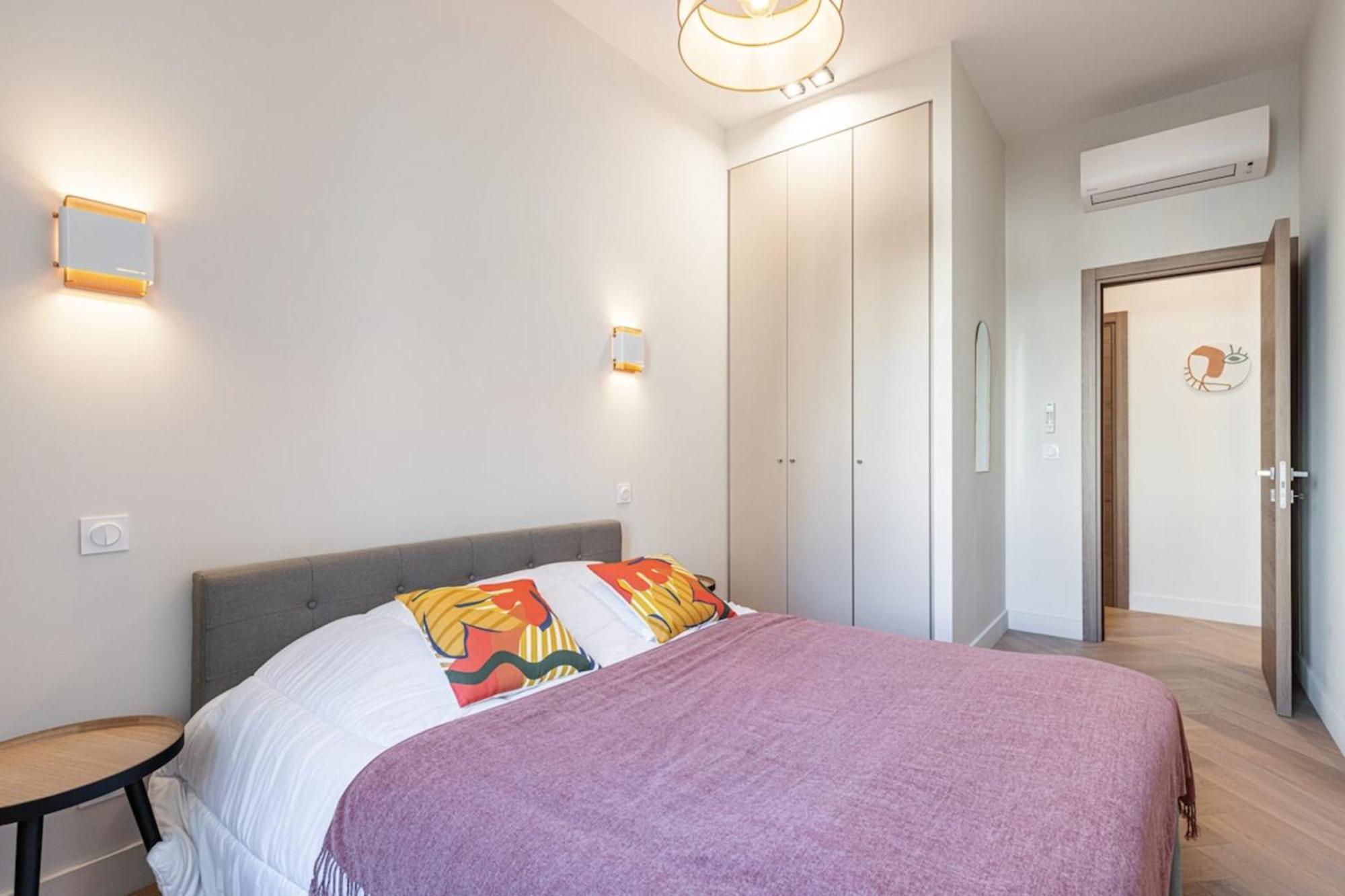 Philibert - Traditional With Historical Fresco Nice